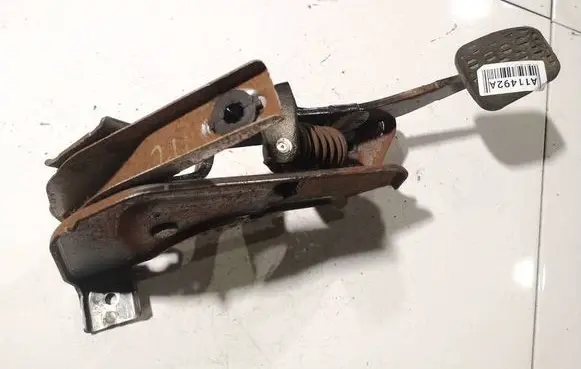 Nissan Qashqai Brake pedal