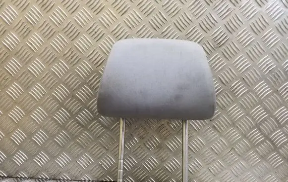 Volkswagen Golf V Front seat headrest 