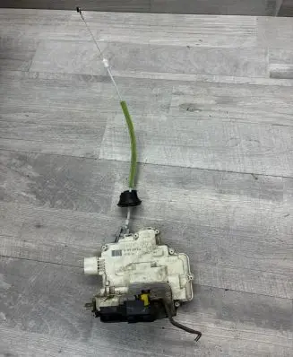 Audi A3 S3 8P Rear door lock 4F0839015
