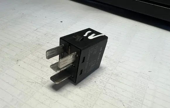 Volvo S40, V40 Other relay MB953382 A1001X7