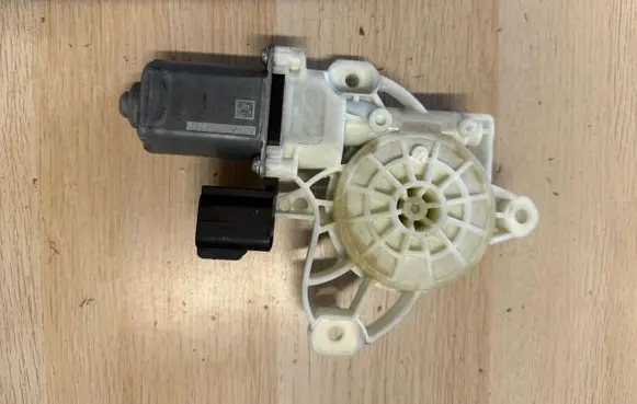 Ford Fiesta Front door window regulator motor A75655110