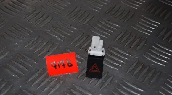 Nissan Qashqai Hazard light switch