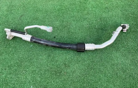 Audi A5 Air conditioning (A/C) pipe/hose 8W1816740
