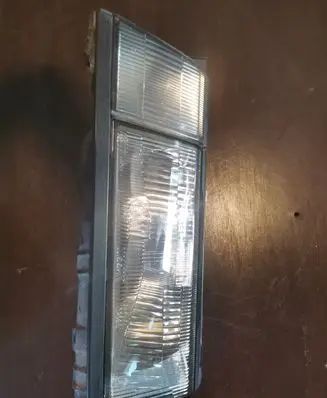 Nissan Sunny Headlight/headlamp 11063210 311R20 XR69L1