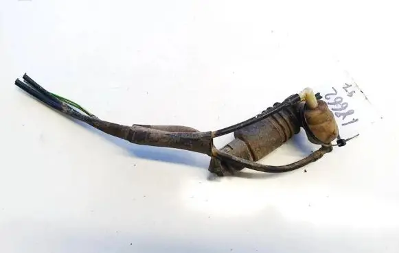 Volkswagen Polo Windscreen/windshield washer pump