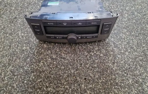 Toyota Avensis T250 Climate control unit