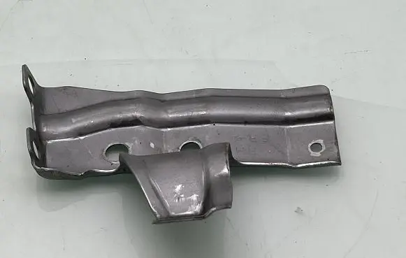 Nissan Navara D23 Fender mounting bracket