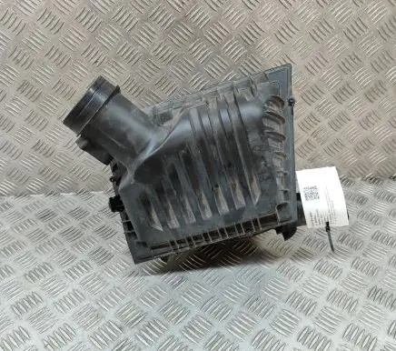 BMW 2 F45 Air filter box 7639749 8513944