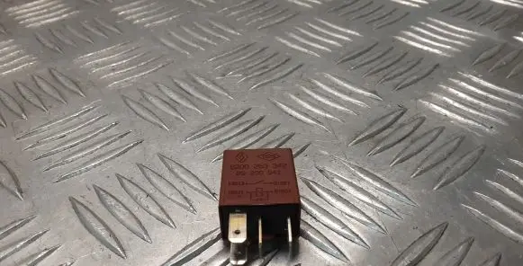 Renault Latitude (L70) Other relay 8200263342