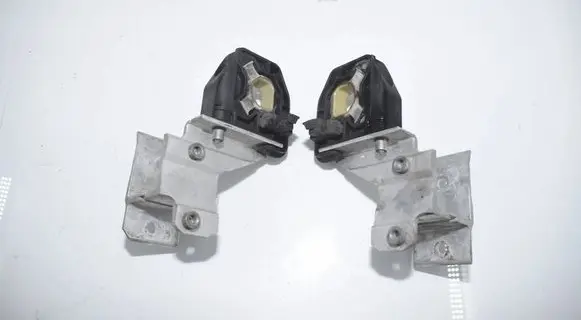 BMW 3 F30 F35 F31 Radiator mount bracket 8620732 17118620732 7600541