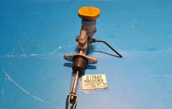 Subaru Legacy Brake fluid reservoir 
