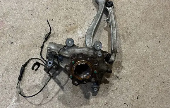 BMW M4 F82 F83 Front wheel hub 2284001 7857506