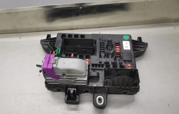 Opel Insignia A Fuse module 22737768