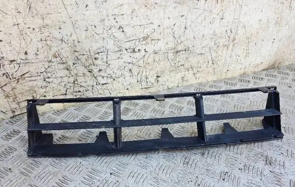 BMW 5 E39 Front bumper lower grill 8235671 51118235671