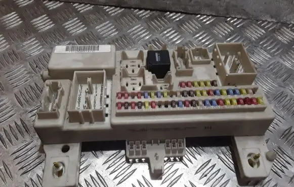 Ford Focus C-MAX Fuse module 3M5T14014CPA 4G87599040408