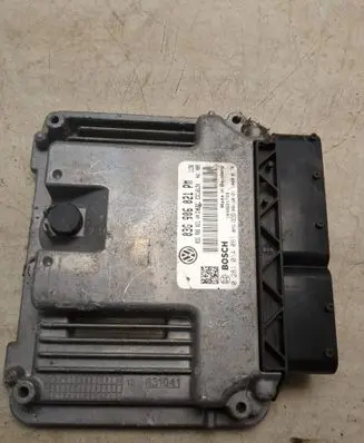Volkswagen Touran I Engine control unit/module 03G906021PM 03G906021AN 0281014061