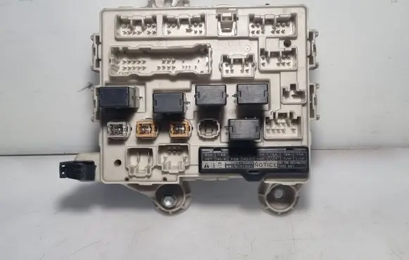 Toyota Previa (XR30, XR40) II Fuse module 8922128030