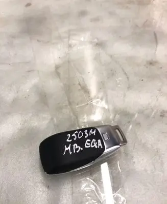 Mercedes-Benz EQA Ignition key/card 