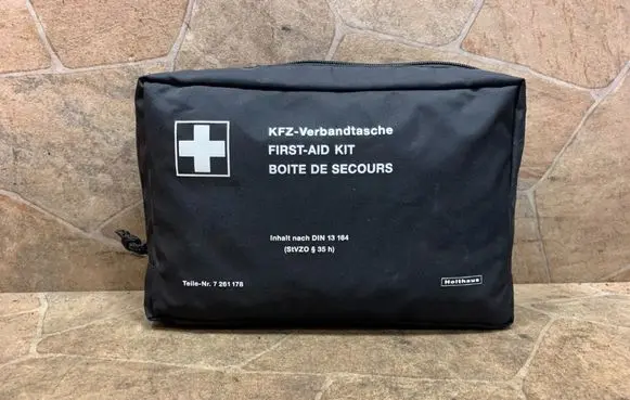 BMW 3 F30 F35 F31 First aid kit 7261178
