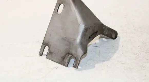 Engine mounting bracket