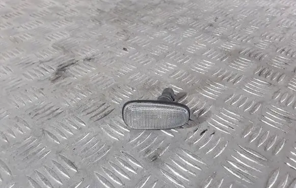 Opel Astra G Front fender indicator light 90560403