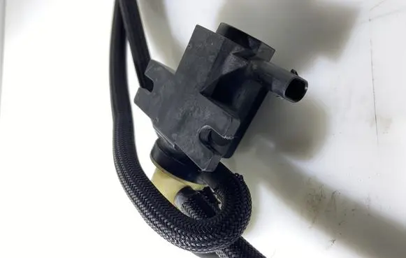 Mercedes-Benz Sprinter W906 Electromagnetic valve A0091533128