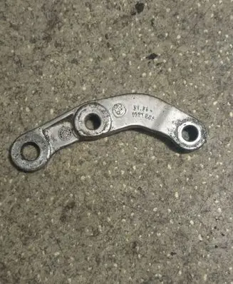 BMW 5 E39 Sway bar bush bracket, front 1091987 3136