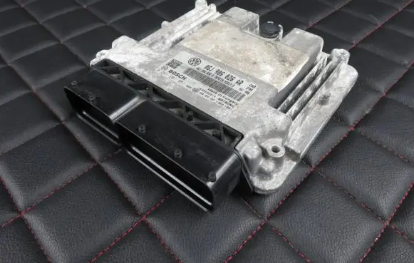 Volkswagen Golf VI Engine control unit/module 06J906026AR 06J906026D 0261201951