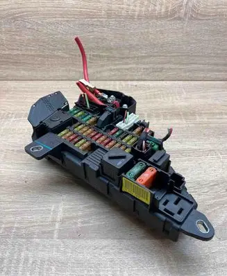 BMW 5 E60 E61 Fuse module 6906588 518811054 6906601