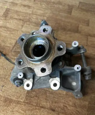 BMW X5 G05 Rear wheel hub 6876654