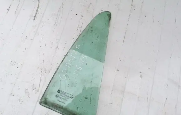 Rear vent window glass