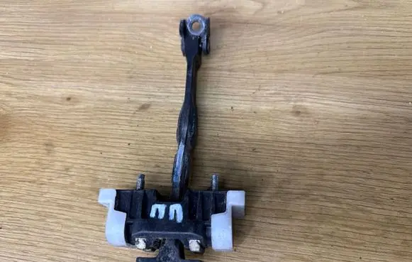 Opel Insignia A Front door check strap stopper 13229021