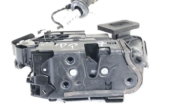 Volkswagen PASSAT B8 Front door lock 5NB837016B