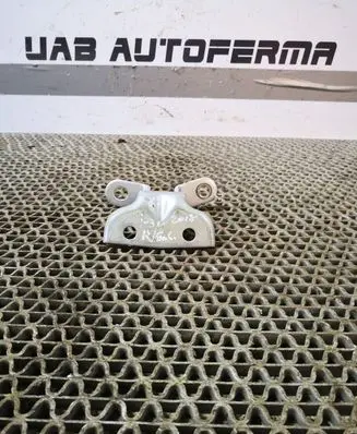 Hyundai i30 Rear door upper hinge