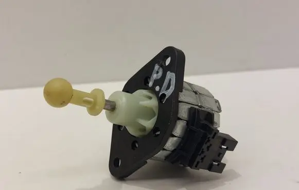 Headlight level adjustment motor