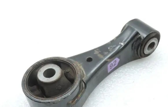 Toyota Yaris Engine mounting bracket