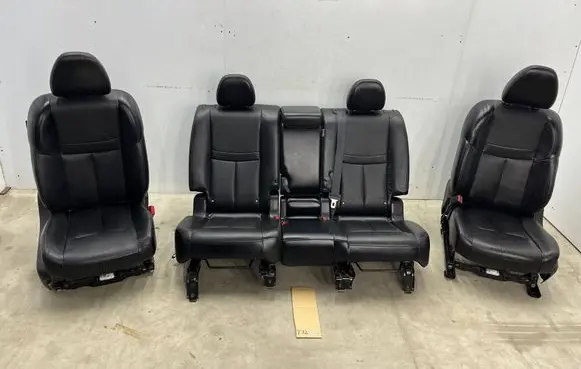 Nissan X-Trail T32 Seat set 