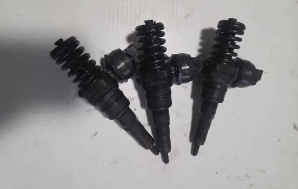 Skoda Superb B5 (3U) Fuel injector 038130073AK