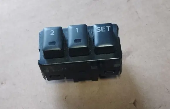 Infiniti G37 Seat memory switch 