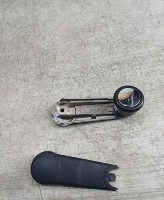 Audi 80 90 S2 B4 Front door window winding handle 443837581D
