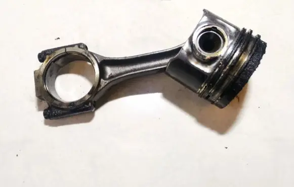 Volkswagen PASSAT B6 Piston with connecting rod 038j