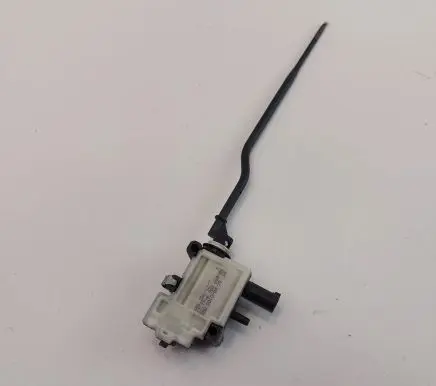 Fuel tank cap lock
