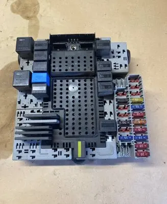 Volvo XC70 Fuse module 08696098 08696040