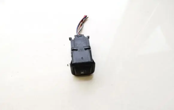 Volkswagen Golf IV Fuel tank opening switch 3B0959833A