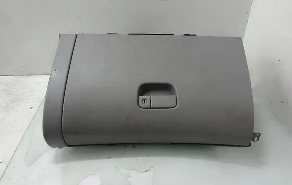 Mitsubishi Grandis Glove box