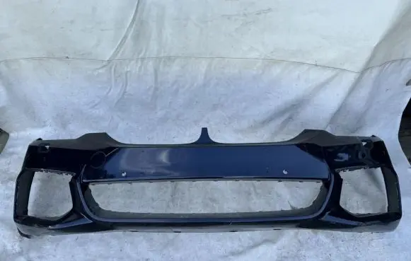 BMW 5 G30 G31 Front bumper 8070202