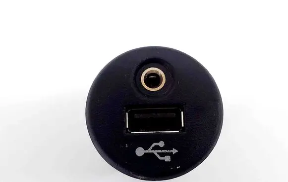 Nissan Juke I F15 AUX in-socket connector 280235X00A