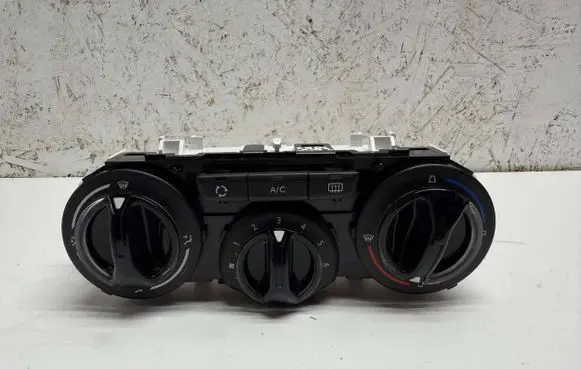 Peugeot 208 Climate control unit 9819611577 177304B E1170373