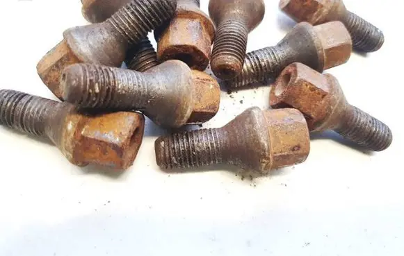 Nuts/bolts