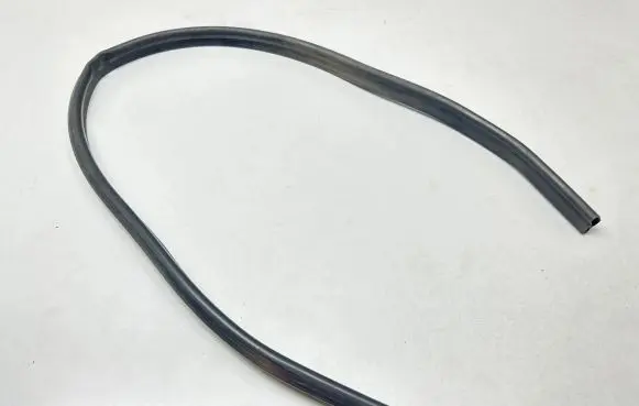 Volvo V70 Engine compartment rubber 